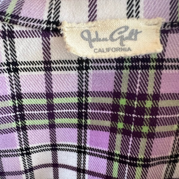 Brandy Melville purple, black, green plaid cropped button up shirt with collar. - Picture 4 of 4